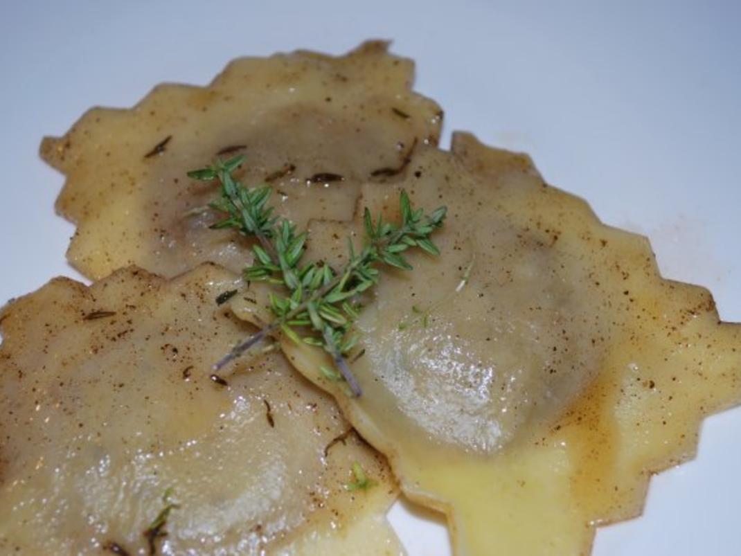 Steinpilzravioli in Thymianbutter - Rezept - kochbar.de