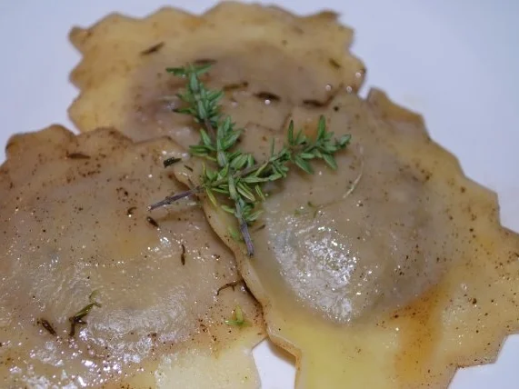 Rezept: Steinpilzravioli in Thymianbutter Steinpilzravioli in Thymianbutter - Rezept