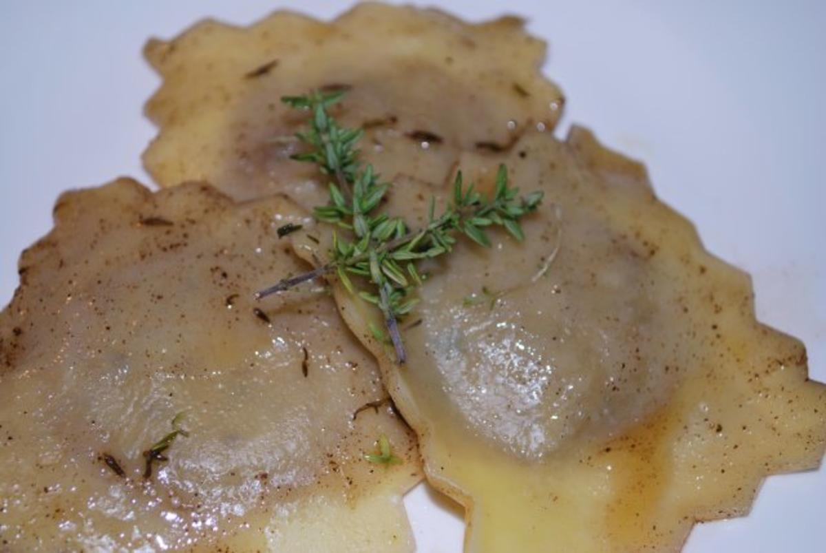 Bilder für Steinpilzravioli in Thymianbutter - Rezept