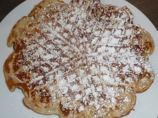 Rezept: Waffeln am Samstag mit Apfel , Aprikose & Haselnuss ! Waffeln am Samstag mit Apfel , Aprikose & Haselnuss ! - Rezept