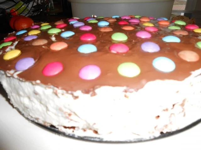 Stracciatella Torte mit Smarties - Rezept - Bild Nr. 4