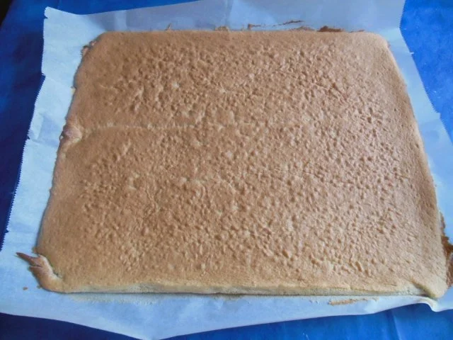 Rezept: Erdbeer-Baiser-Schnitten Bild Nr. 2 Erdbeer-Baiser-Schnitten - Rezept - Bild Nr. 2