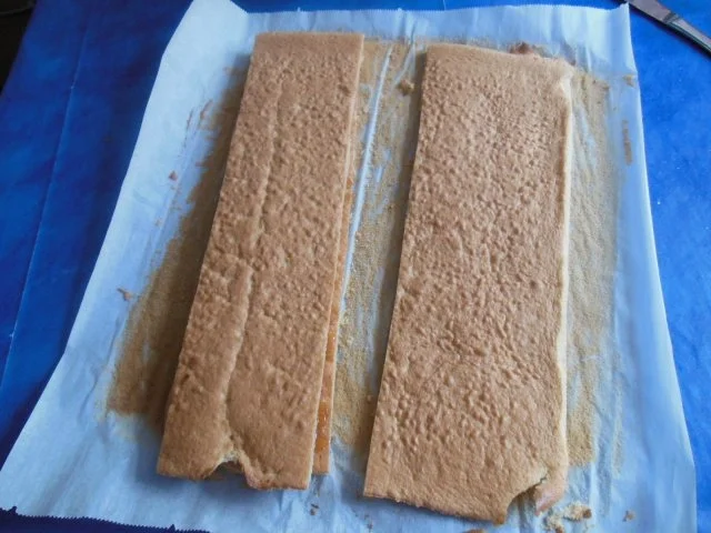 Rezept: Erdbeer-Baiser-Schnitten Bild Nr. 3 Erdbeer-Baiser-Schnitten - Rezept - Bild Nr. 3