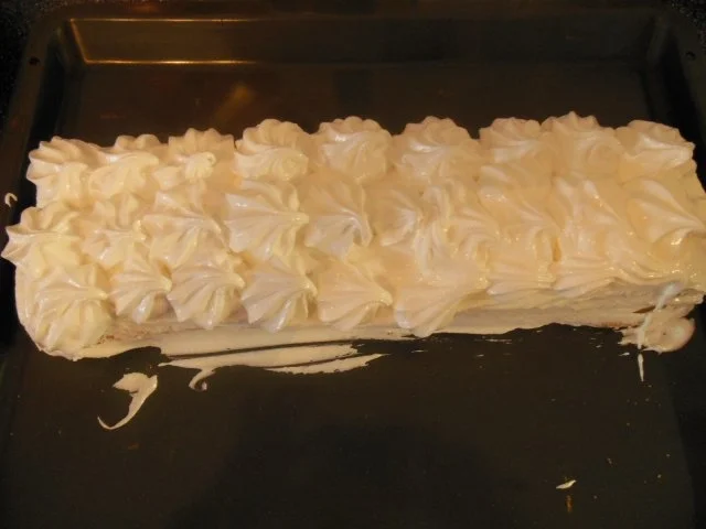 Rezept: Erdbeer-Baiser-Schnitten Bild Nr. 5 Erdbeer-Baiser-Schnitten - Rezept - Bild Nr. 5