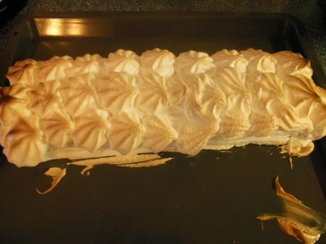 Rezept: Erdbeer-Baiser-Schnitten Bild Nr. 6 Erdbeer-Baiser-Schnitten - Rezept - Bild Nr. 6