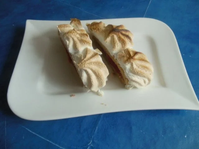 Rezept: Erdbeer-Baiser-Schnitten Bild Nr. 7 Erdbeer-Baiser-Schnitten - Rezept - Bild Nr. 7