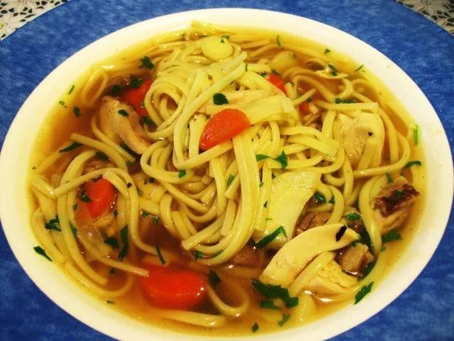 Hühnersuppe aus Karkassen ... - Rezept - Bild Nr. 7