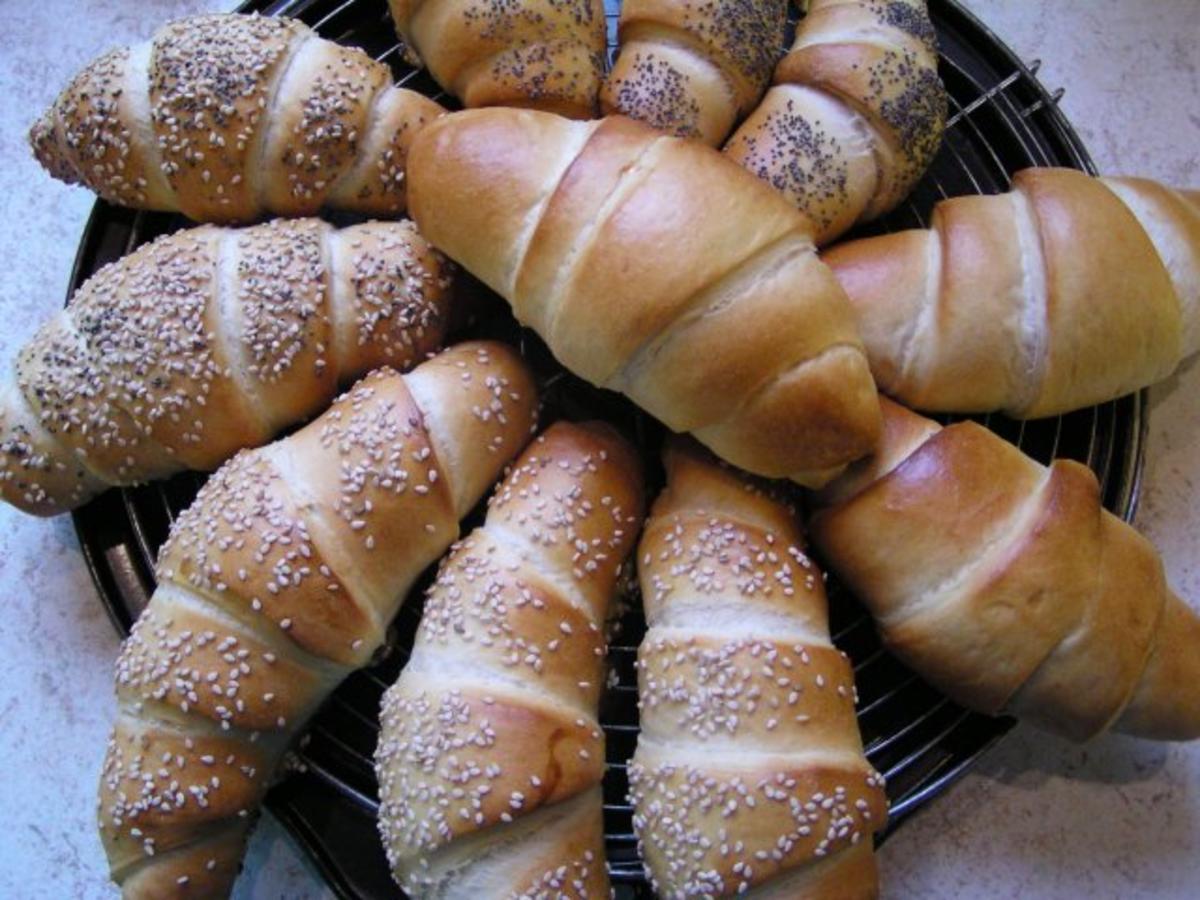 Bilder für Frühstück - Hörnchen mit Buttermilch - Rezept