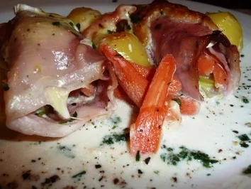 Rezept: Kartoffelgratin mit Gemüse-Schinkenröllchen Kartoffelgratin mit Gemüse-Schinkenröllchen - Rezept