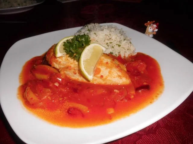 Hähnchenbrust auf Zwiebel-Paprika-Gemüse>> - Rezept