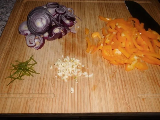 Hähnchenbrust auf Zwiebel-Paprika-Gemüse>> - Rezept - Bild Nr. 3