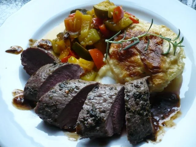 Rezept: Lammlachse mit Gratin und Ratatouille Lammlachse mit Gratin und Ratatouille - Rezept