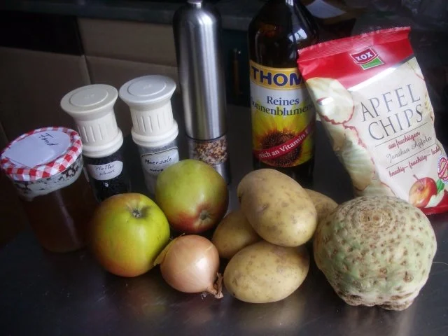 Rezept: Apfel - Sellerie - Süppchen mit Calvados Bild Nr. 2 Apfel - Sellerie - Süppchen mit Calvados - Rezept - Bild Nr. 2