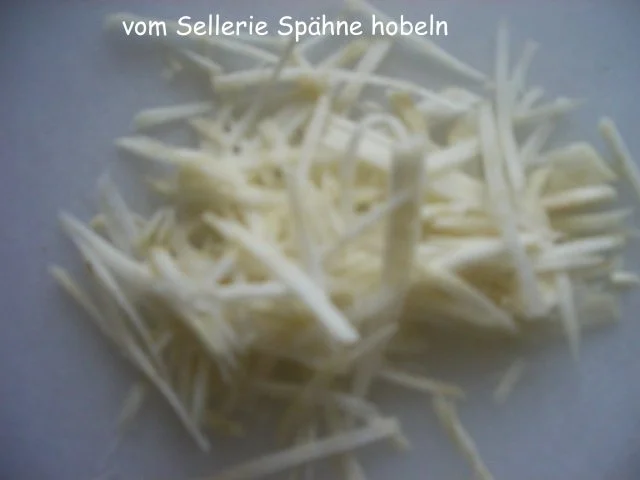 Rezept: Apfel - Sellerie - Süppchen mit Calvados Bild Nr. 3 Apfel - Sellerie - Süppchen mit Calvados - Rezept - Bild Nr. 3