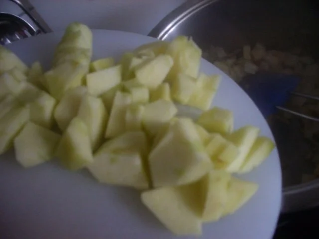 Rezept: Apfel - Sellerie - Süppchen mit Calvados Bild Nr. 6 Apfel - Sellerie - Süppchen mit Calvados - Rezept - Bild Nr. 6