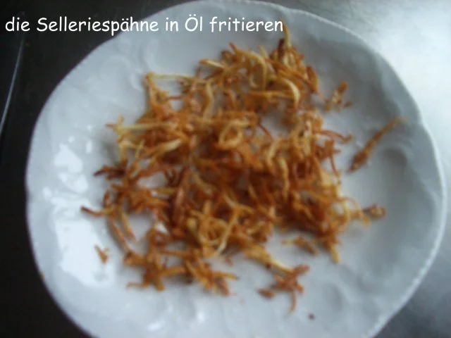 Rezept: Apfel - Sellerie - Süppchen mit Calvados Bild Nr. 4 Apfel - Sellerie - Süppchen mit Calvados - Rezept - Bild Nr. 4