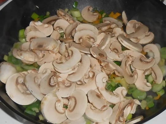 Rezept: Nudel-Champignon-Gemüse-Pfanne Bild Nr. 4 Nudel-Champignon-Gemüse-Pfanne - Rezept - Bild Nr. 4