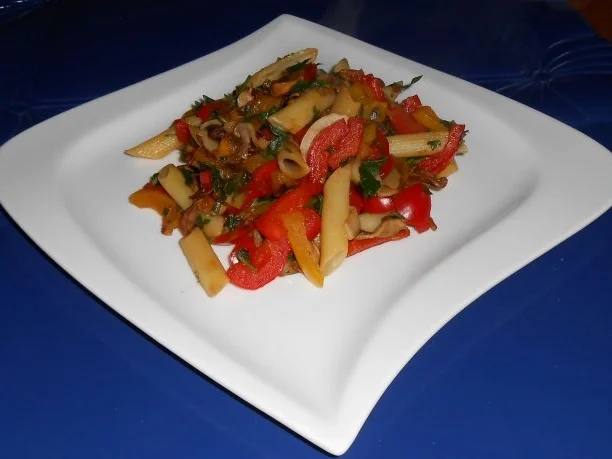 Rezept: Nudel-Champignon-Gemüse-Pfanne Bild Nr. 10 Nudel-Champignon-Gemüse-Pfanne - Rezept - Bild Nr. 10