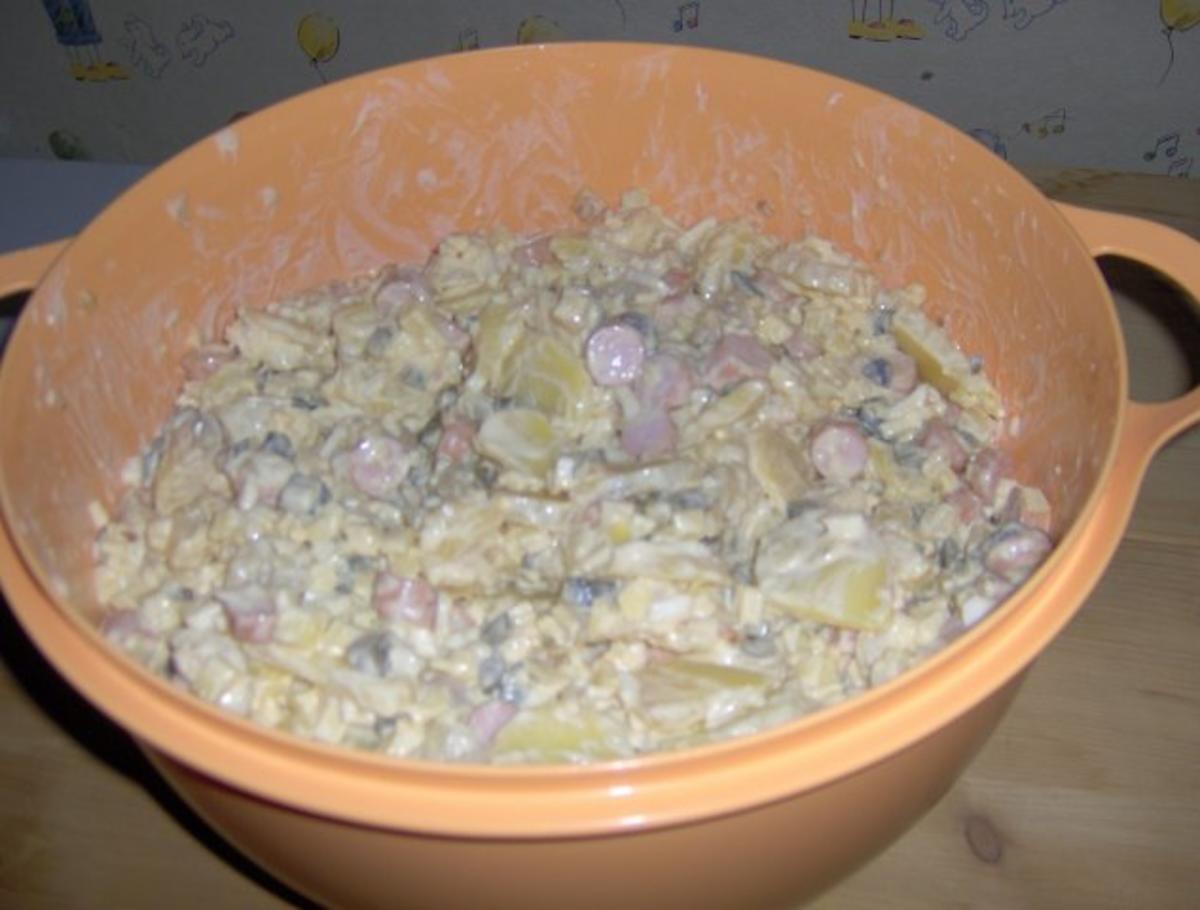 Bilder für Kartoffelsalat mit Würstchen und Käse - Rezept