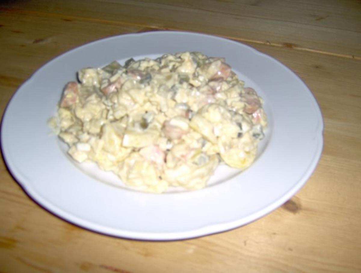 Kartoffelsalat  mit Würstchen und Käse - Rezept - Bild Nr. 2