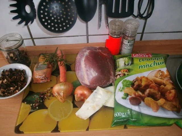 Gewürzbraten mit Waldpilzhaube - Rezept - Bild Nr. 2