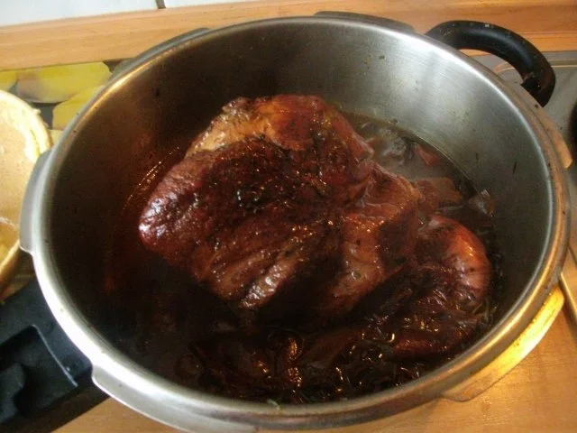 Gewürzbraten mit Waldpilzhaube - Rezept - Bild Nr. 12