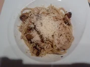 SPAGHETTI PESTO DI RUCOLA E FUNGHI - Rezept