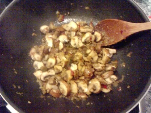 Rezept: SPAGHETTI PESTO DI RUCOLA E FUNGHI Bild Nr. 7 SPAGHETTI PESTO DI RUCOLA E FUNGHI - Rezept - Bild Nr. 7