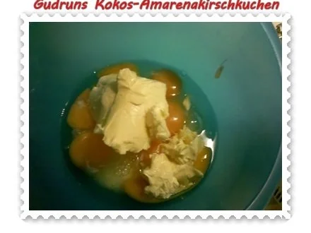 Rezept: Kuchen: Kokos-Amarenakirschkuchen Bild Nr. 3 Kuchen: Kokos-Amarenakirschkuchen - Rezept - Bild Nr. 3