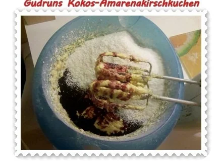 Rezept: Kuchen: Kokos-Amarenakirschkuchen Bild Nr. 5 Kuchen: Kokos-Amarenakirschkuchen - Rezept - Bild Nr. 5