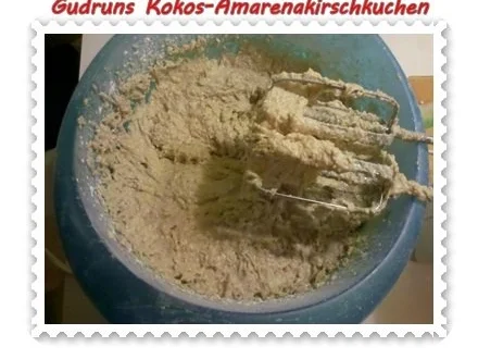 Rezept: Kuchen: Kokos-Amarenakirschkuchen Bild Nr. 6 Kuchen: Kokos-Amarenakirschkuchen - Rezept - Bild Nr. 6