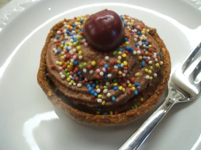 Dessert: Schokosahne-Törtchen mit Kirschen - Rezept - Bild Nr. 2