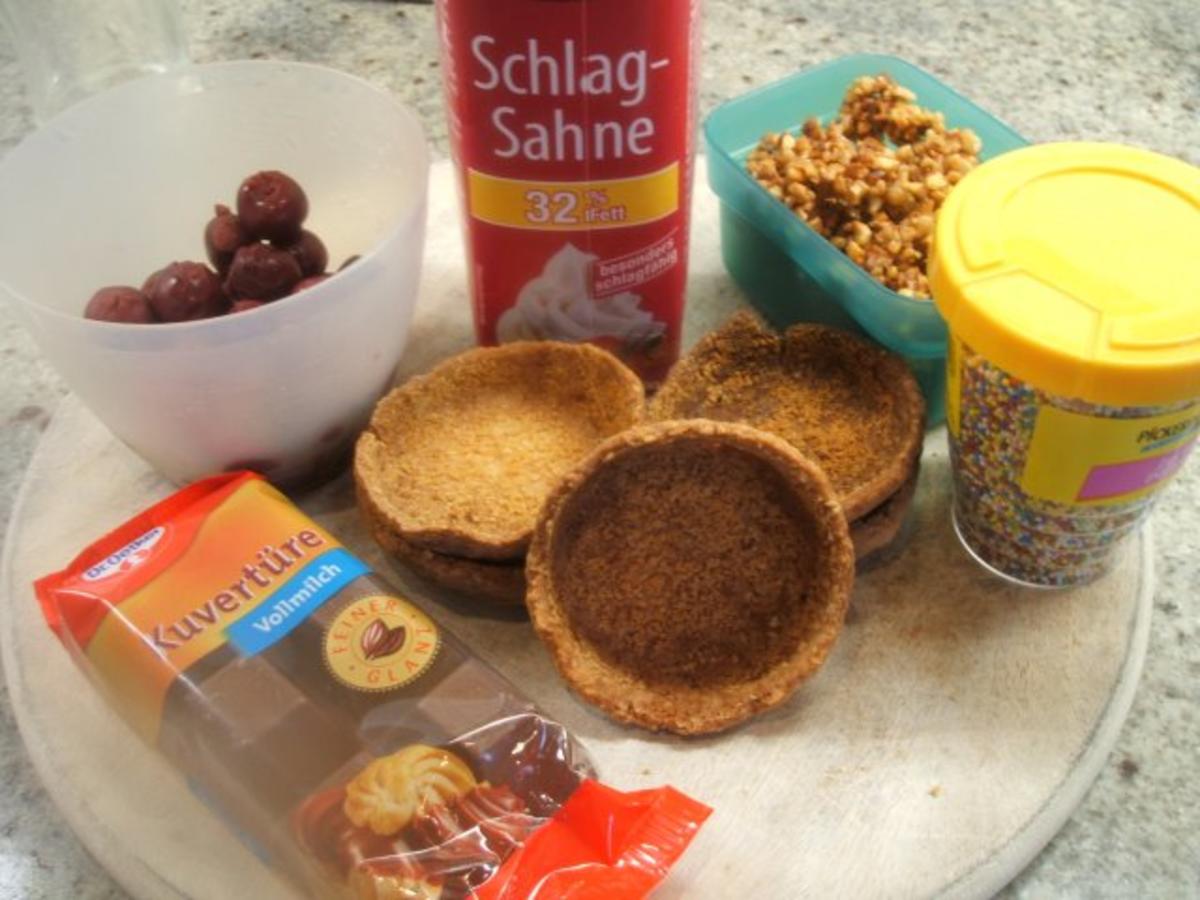 Dessert: Schokosahne-Törtchen mit Kirschen - Rezept - Bild Nr. 3