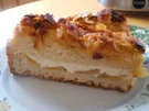 Backen: Hefekuchen mit Innenleben und Mandelkruste - Rezept