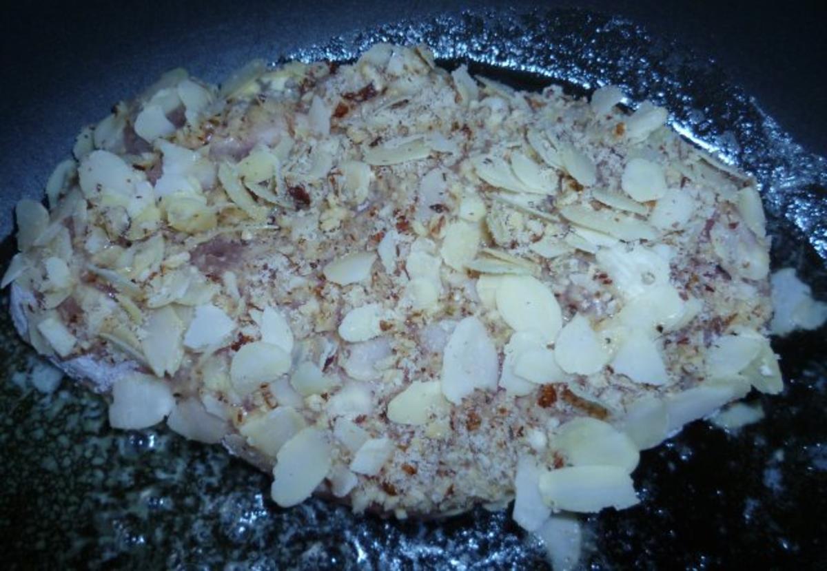 Mit Nüssen paniertes Hähnchen auf Feldsalat mit Mozzarella - Rezept - Bild Nr. 5