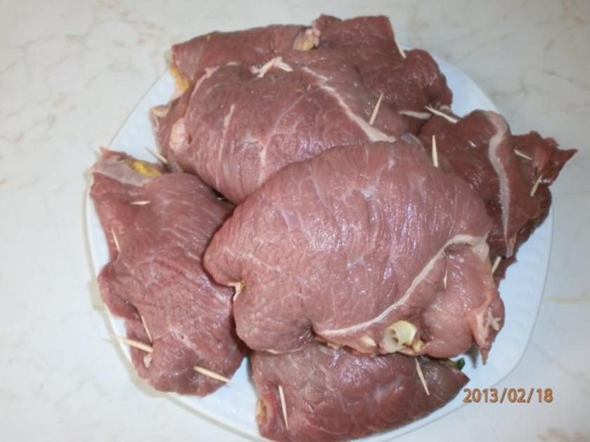 Lecker gefüllte Schnitzel aus dem Ofen mit säuerlichem Paprikarahm ...