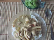 Puten-Kokos-Pfanne mit Mango, Chili und Ingwer auf Basmatireisbett - Rezept