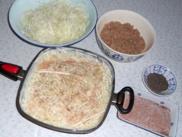 Schichtkohl à la "Oòrndrasch". Aus dem Backofen und wirklich in Schichten. (Rzpt. um 1976) - Rezept - Bild Nr. 6