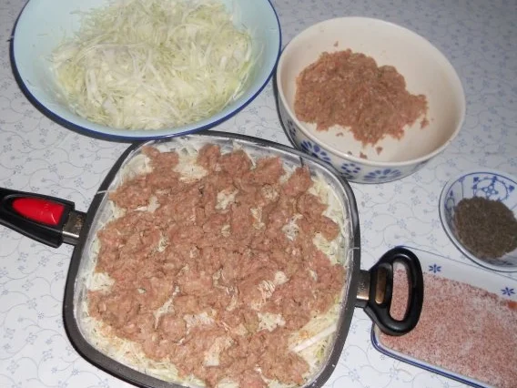 Schichtkohl à la "Oòrndrasch". Aus dem Backofen und wirklich in Schichten. (Rzpt. um 1976) - Rezept - Bild Nr. 7