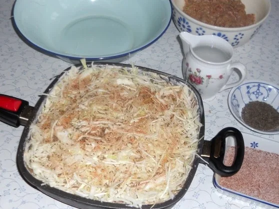 Schichtkohl à la "Oòrndrasch". Aus dem Backofen und wirklich in Schichten. (Rzpt. um 1976) - Rezept - Bild Nr. 10