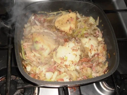 Schichtkohl à la "Oòrndrasch". Aus dem Backofen und wirklich in Schichten. (Rzpt. um 1976) - Rezept - Bild Nr. 18