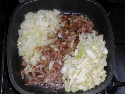 Schichtkohl à la "Oòrndrasch". Aus dem Backofen und wirklich in Schichten. (Rzpt. um 1976) - Rezept - Bild Nr. 15