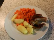 Möhrengemüse mit frischer Bratwurst - Rezept