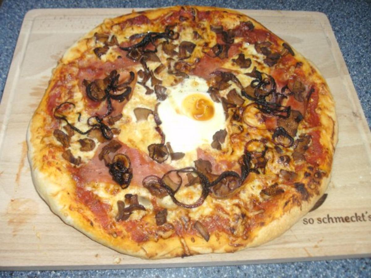 Bilder für Pizzateig wie vom Italiener...hier meine Variante mit Pfifferlingen - Rezept