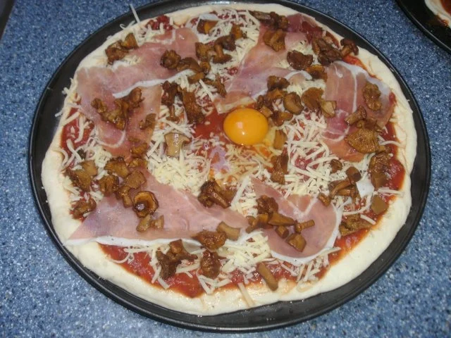 Pizzateig wie vom Italiener...hier meine Variante mit Pfifferlingen - Rezept - Bild Nr. 2