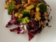 Radicchio-Broccoli-Salat mit knusprigen Kartoffelwürfeln - Rezept