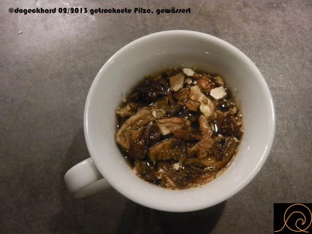 Rezept: 1Topfgericht: Erikas Tejfölös Gombásgulyás , Schwammerlgulasch Bild Nr. 5 1Topfgericht: Erikas Tejfölös Gombásgulyás , Schwammerlgulasch - Rezept - Bild Nr. 5