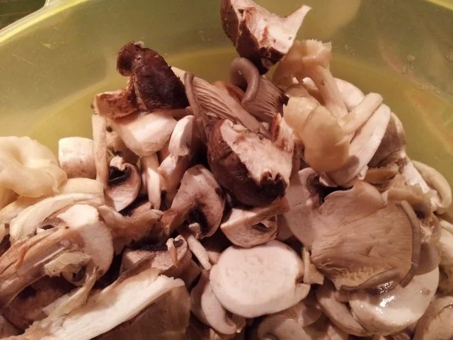 Rezept: 1Topfgericht: Erikas Tejfölös Gombásgulyás , Schwammerlgulasch Bild Nr. 4 1Topfgericht: Erikas Tejfölös Gombásgulyás , Schwammerlgulasch - Rezept - Bild Nr. 4