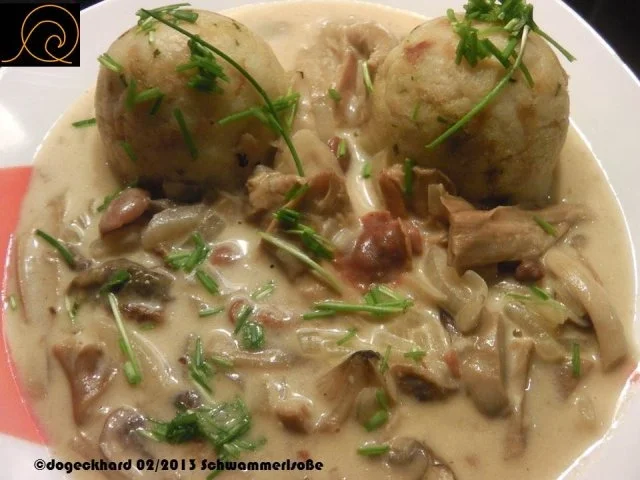 Rezept: 1Topfgericht: Erikas Tejfölös Gombásgulyás , Schwammerlgulasch Bild Nr. 11 1Topfgericht: Erikas Tejfölös Gombásgulyás , Schwammerlgulasch - Rezept - Bild Nr. 11