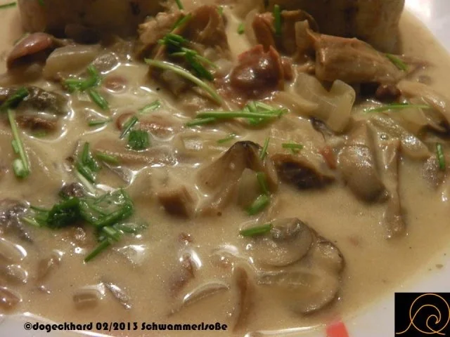 Rezept: 1Topfgericht: Erikas Tejfölös Gombásgulyás , Schwammerlgulasch Bild Nr. 10 1Topfgericht: Erikas Tejfölös Gombásgulyás , Schwammerlgulasch - Rezept - Bild Nr. 10